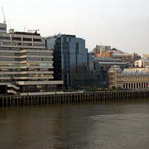 Londyn. Biurowce przy Lower Thames st.